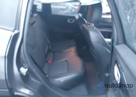 2022 Jeep Compass Altitude 4X4 z USA, uszkodzony, nr VIN 3C4NJDBB6NT197095